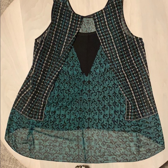 Flowy Kenneth Cole tank top - Picture 2 of 2